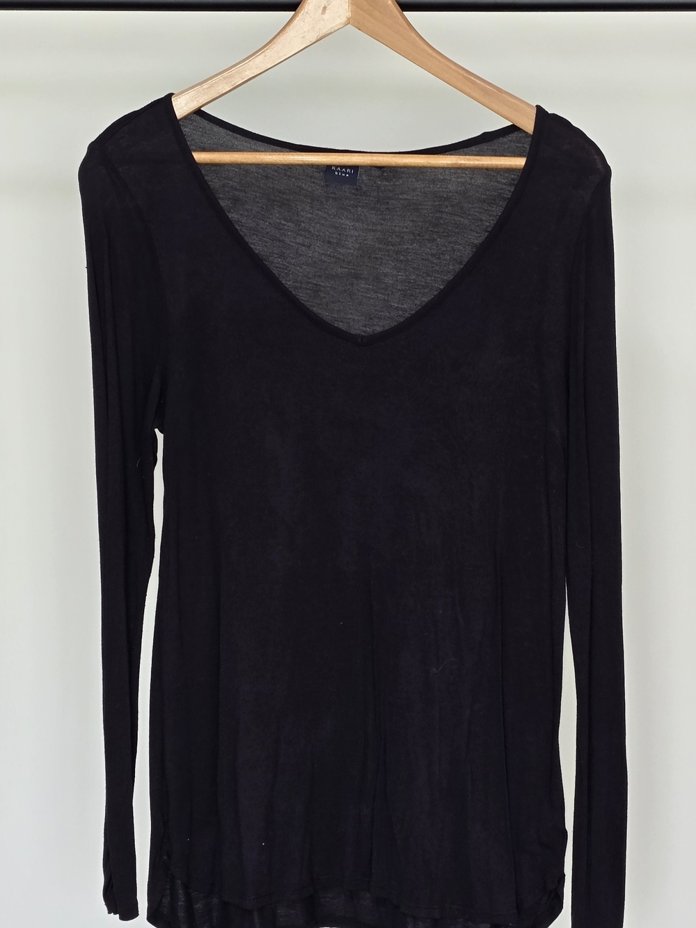 Kaari Blue Black Long-Sleeve V-Neck Top